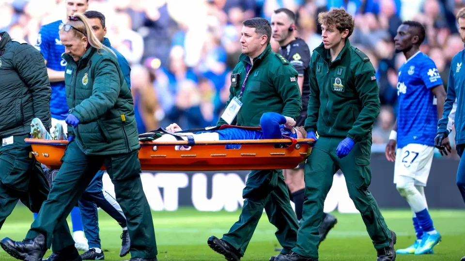 Manager David Moyes "worried" as scan results pending for tearful, stretchered star